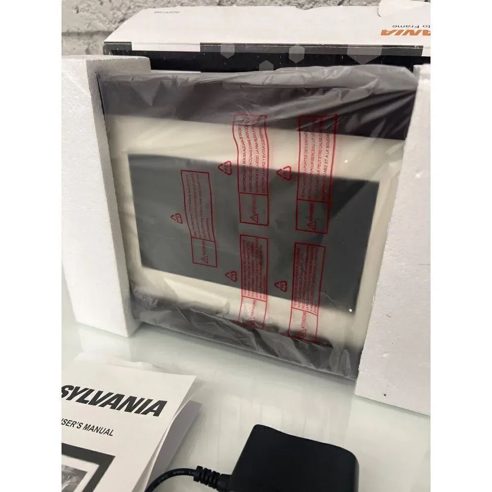 Sylvania 7” Digital Photo Slide Frame LED Panel - Picture 5 of 8